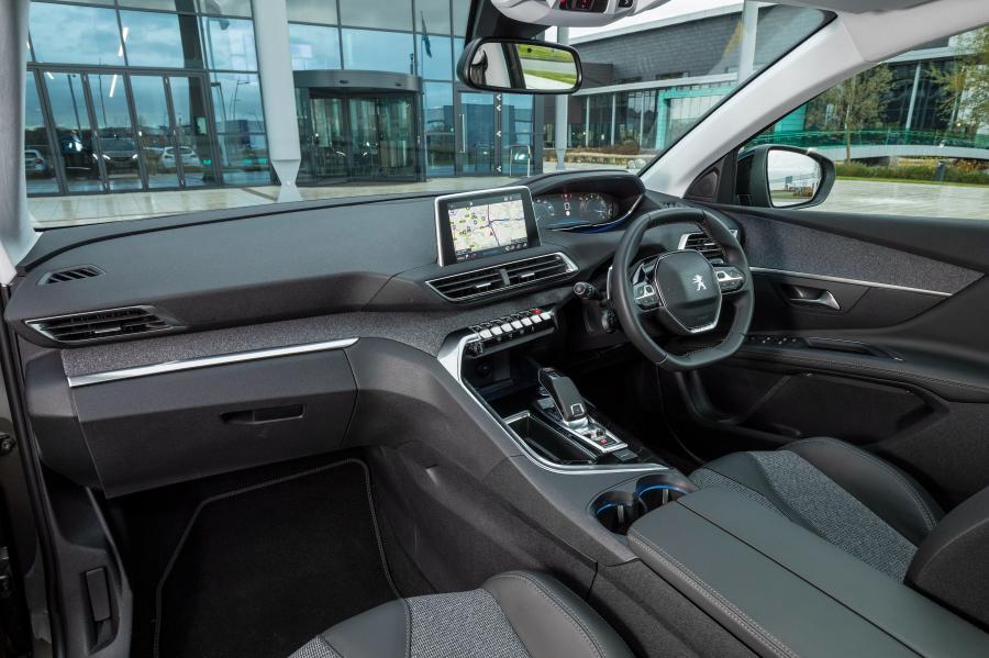 Торпедо Peugeot 3008 2016 года  (UK) (фото 6 из 11)